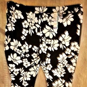 *BRAND NEW*  Terra & Sky Super Soft Capris Pants - Size 3X (24/26)